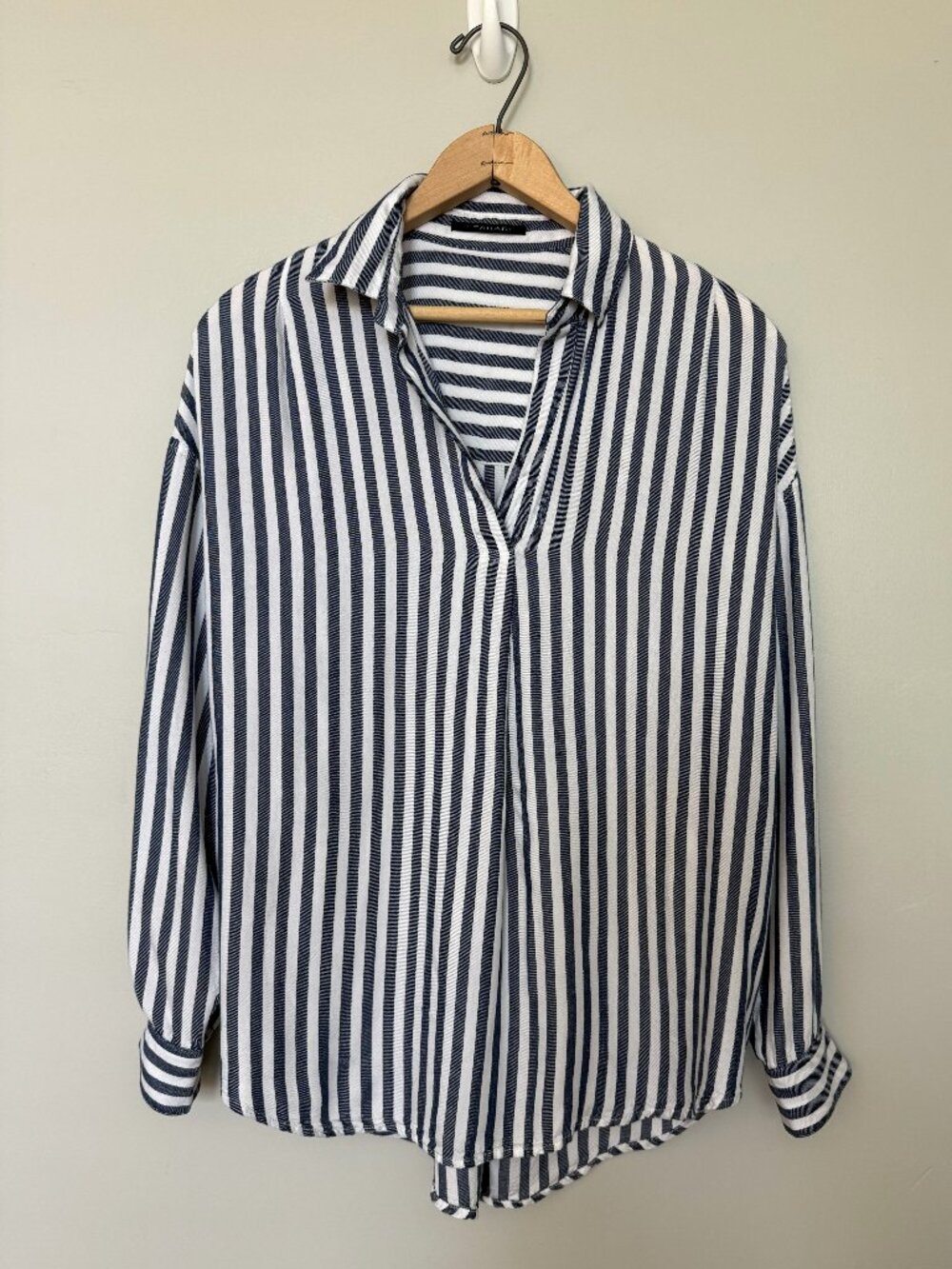 T Tahari Blue White Striped V Neck Blouse XS | Coastal Preppy